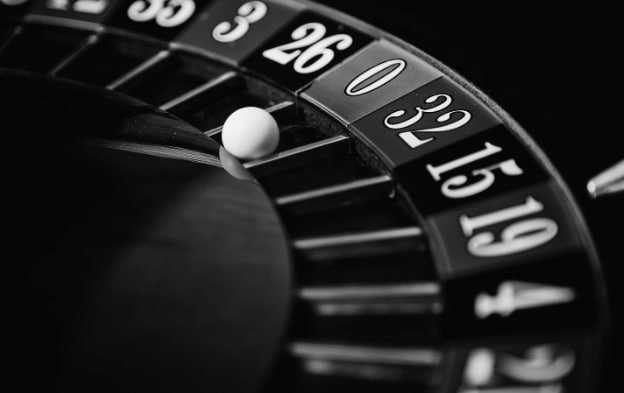 Tampilan fitur bonus permainan slot dengan pengganda dan putaran gratis